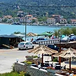In With Seaview, Balcony, Air Condition, Wifi Vinišće