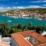 In With Seaview, Balcony, Air Condition, Wifi Vinišće