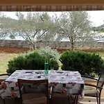 In With Seaview, Balcony, Air Condition, Wifi Apartment Vinišće