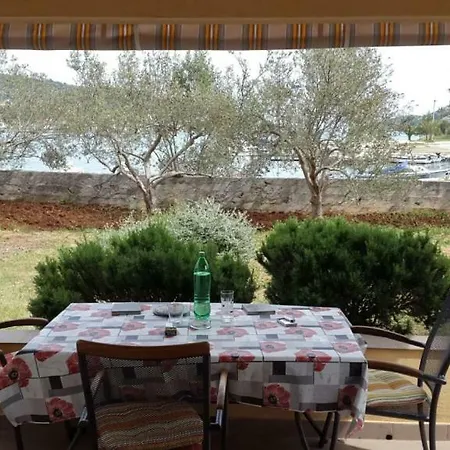 In With Seaview, Balcony, Air Condition, Wifi Apartmán Vinišće